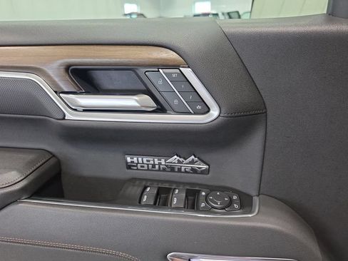 Used 2025 Chevrolet Silverado 1500 High Country w/ Technology Package AWD/4WD image 20