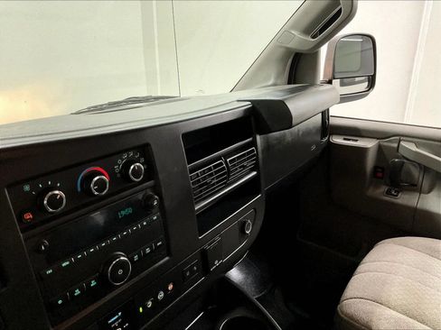 Used 2020 Chevrolet Express 2500 LT w/ LT Preferred Equipment Group RWD image 24