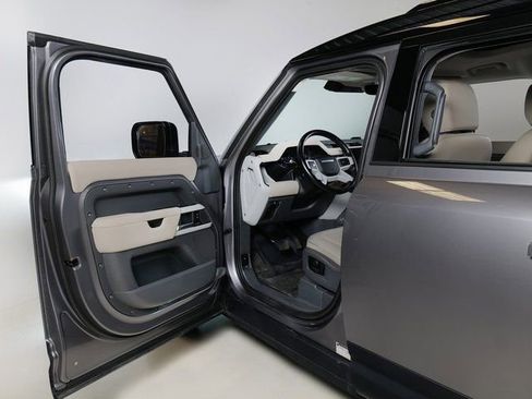 Used 2023 Land Rover Defender 110 SE image 28