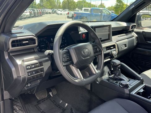 Used 2025 Toyota Tacoma TRD Off-Road AWD/4WD image 29