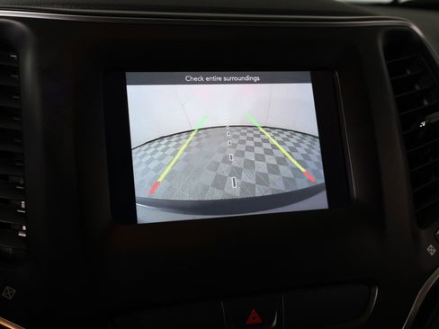 Used 2020 Jeep Cherokee Latitude FWD image 6