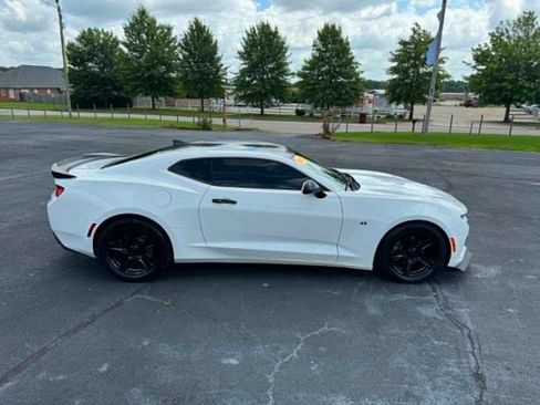 Used 2016 Chevrolet Camaro LT RWD image 6