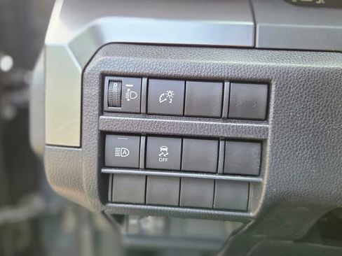 Used 2025 Toyota Tacoma SR5 AWD/4WD image 20
