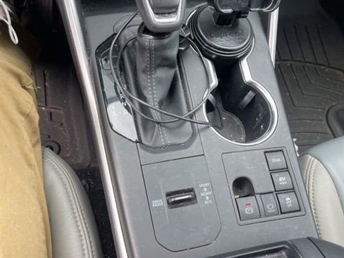 Used 2023 Toyota Highlander LE AWD/4WD image 13