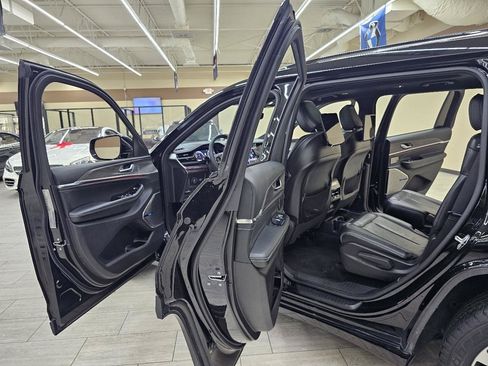 Used 2023 Jeep Grand Cherokee L Overland w/ Rear Seat Video Group I AWD/4WD image 16