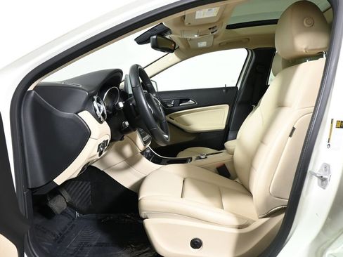 Used 2018 Mercedes-Benz GLA 250 4MATIC image 3