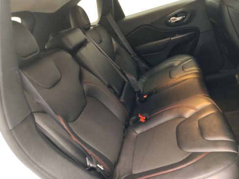 Used 2022 Jeep Cherokee Trailhawk AWD/4WD image 19