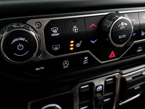 Used 2020 Jeep Gladiator Rubicon AWD/4WD image 25