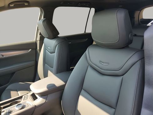 New 2025 Cadillac XT6 Luxury image 34