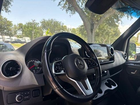 Used 2022 Mercedes-Benz Sprinter 2500 image 9