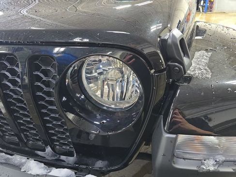 Used 2023 Jeep Gladiator Sport image 32