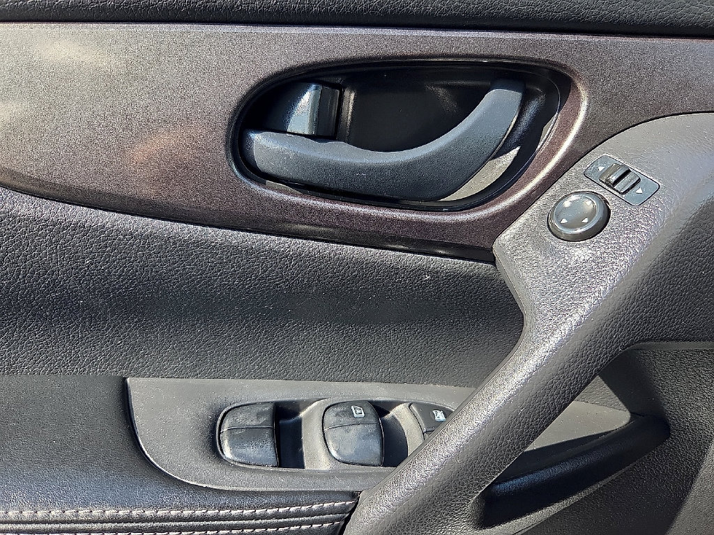 Used 2019 Nissan Rogue Sport S FWD image 15