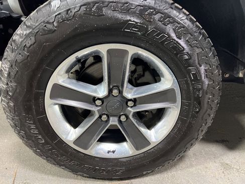 Used 2020 Jeep Wrangler Unlimited Sahara image 37