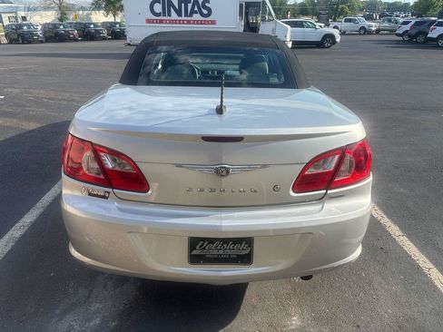 Used 2008 Chrysler Sebring Touring FWD image 4