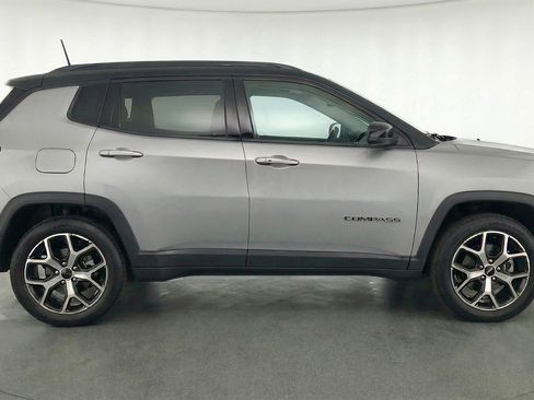 Used 2025 Jeep Compass Limited AWD/4WD image 11