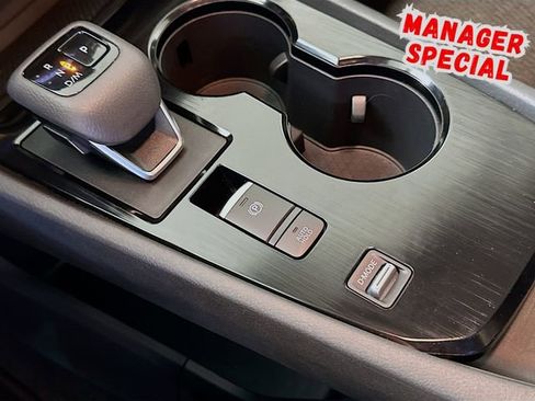 Used 2024 Nissan Rogue SV FWD image 18