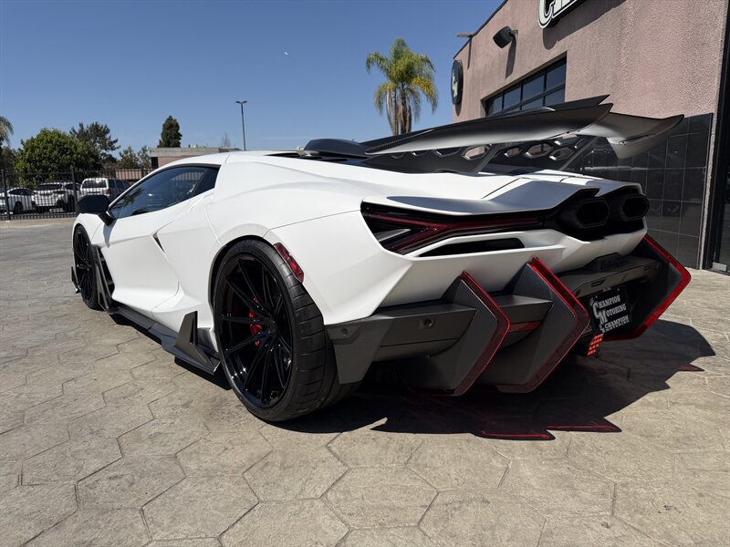 Used 2026 Lamborghini Revuelto AWD/4WD image 8