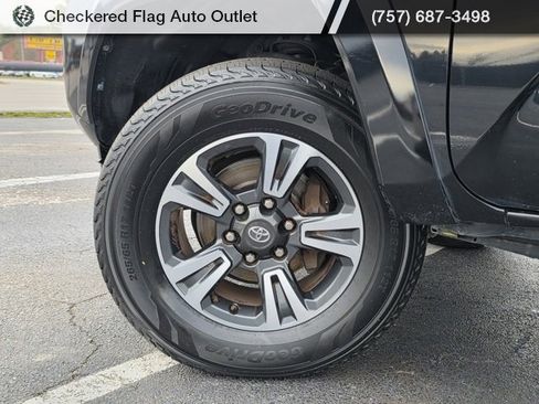 Used 2016 Toyota Tacoma TRD Sport image 13