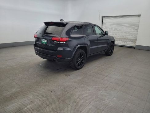 Used 2017 Jeep Grand Cherokee Altitude AWD/4WD image 9
