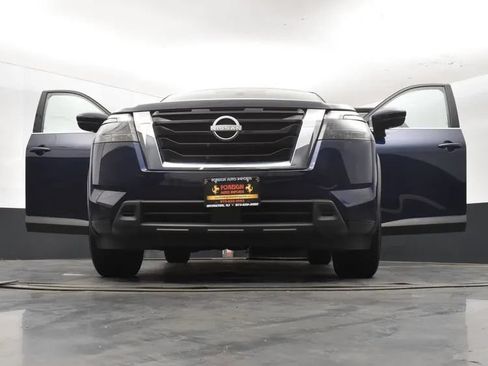 Used 2024 Nissan Pathfinder SV FWD image 11