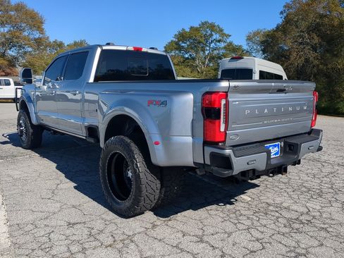 Used 2023 Ford F450 Platinum w/ FX4 Off-Road Package image 5
