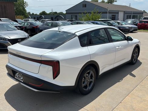 Used 2025 Kia K4 FWD image 6