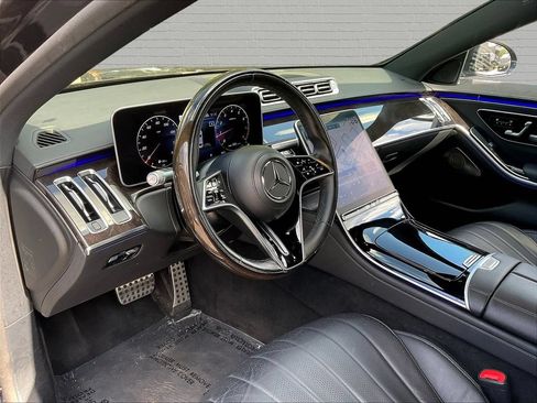 Used 2022 Mercedes-Benz S 500 4MATIC w/ AMG Line Package image 14