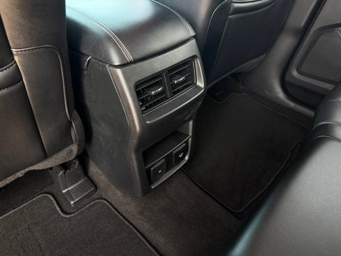 Used 2019 Ford Edge Titanium FWD image 26