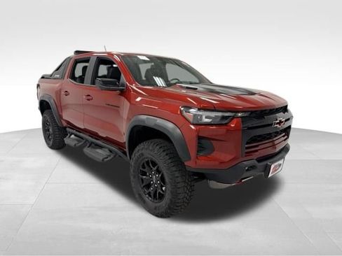 Certified 2025 Chevrolet Colorado ZR2 w/ Midnight Edition AWD/4WD image 5