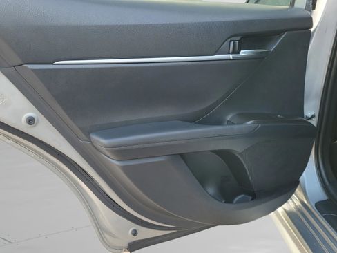 Used 2022 Toyota Camry SE w/ Convenience Package image 11