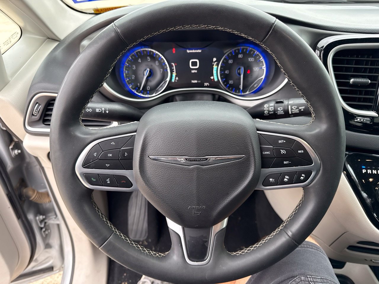 Used 2024 Chrysler Pacifica Touring-L FWD image 21