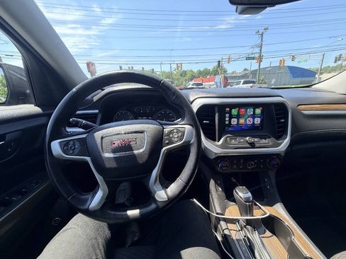 Used 2017 GMC Acadia SLE FWD image 3
