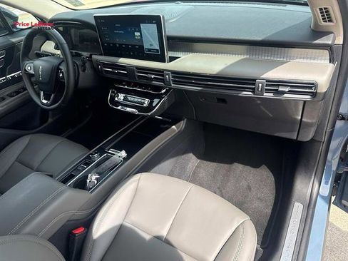 Used 2026 Lincoln Corsair Premiere FWD image 12
