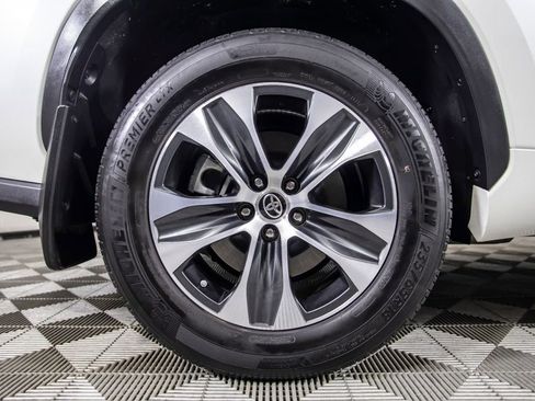 Used 2021 Toyota Highlander XLE FWD image 46