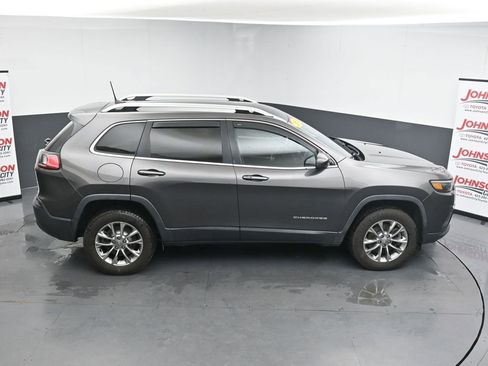 Used 2019 Jeep Cherokee Latitude Plus w/ Comfort/Convenience Group AWD/4WD image 31