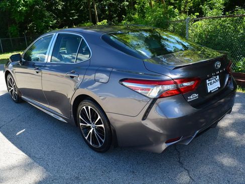 Used 2018 Toyota Camry SE w/ Convenience Package FWD image 7