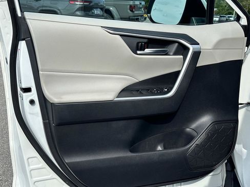 Used 2020 Toyota RAV4 XLE image 20