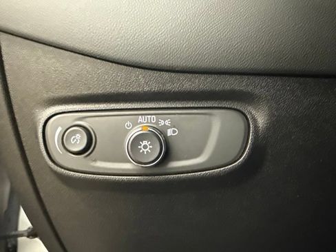 Used 2018 Chevrolet Equinox LT FWD image 29