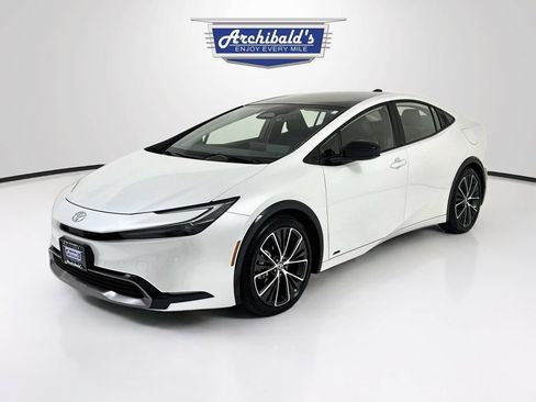 Used 2024 Toyota Prius XLE AWD/4WD image 3