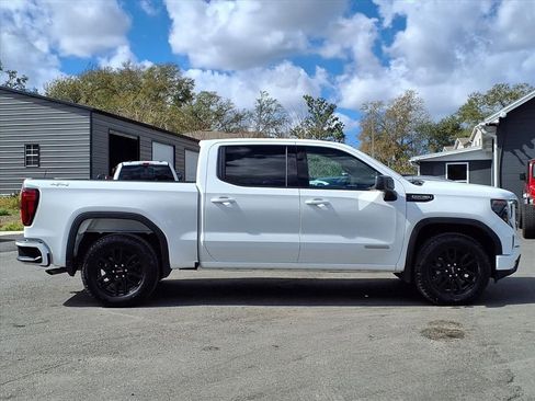 Used 2025 GMC Sierra 1500 Elevation image 8