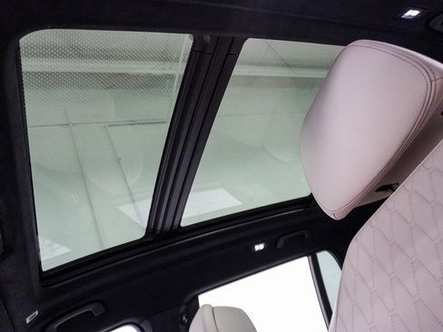 Used 2022 BMW X7 M50i w/ Dynamic Handling Package image 20