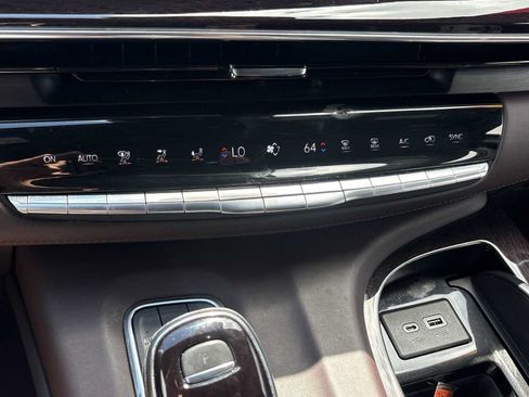 Used 2023 Cadillac Escalade Sport Platinum AWD/4WD image 18
