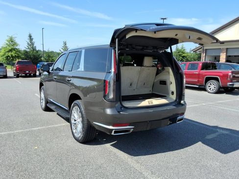 Certified 2021 Cadillac Escalade Premium Luxury AWD/4WD image 8