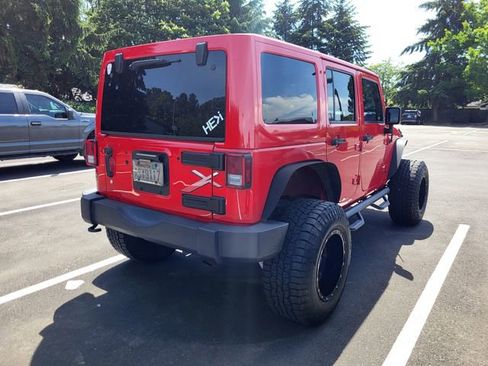 Used 2015 Jeep Wrangler Unlimited Sahara AWD/4WD image 3