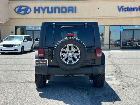 Used 2017 Jeep Wrangler Unlimited Rubicon w/ Cold Weather Group AWD/4WD image 5