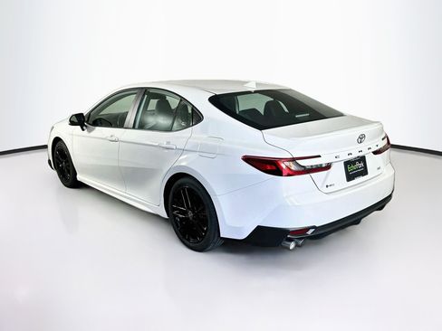 Used 2025 Toyota Camry SE FWD image 5