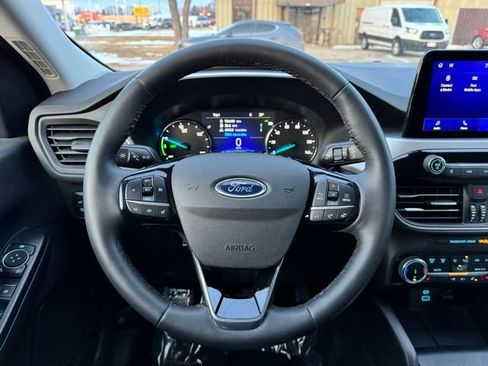Certified 2022 Ford Escape SE w/ SE Sport Appearance Package image 29