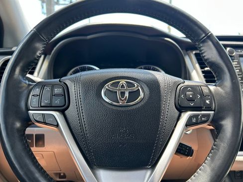 Used 2018 Toyota Highlander Limited Platinum FWD image 24