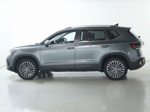 Used 2025 Volkswagen Taos SE FWD image 40