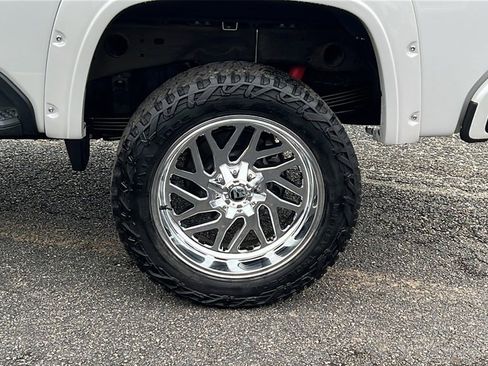 Used 2022 Chevrolet Silverado 2500 High Country w/ Z71 Off-Road Package image 9